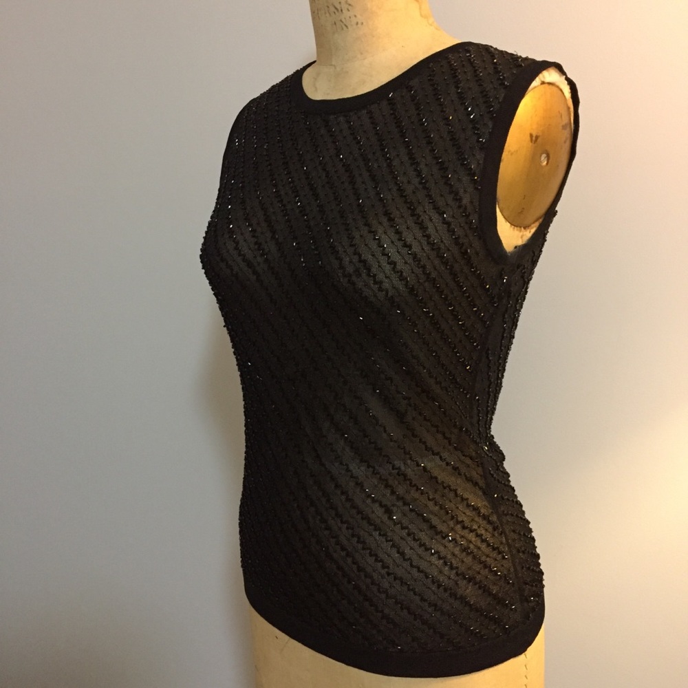 Beautiful V-Back Beaded Top. Sz L.